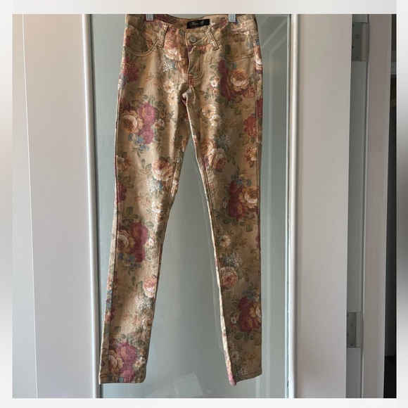 GYPSY THORN FLORAL SKINNY JEANS - Picture 1 of 3